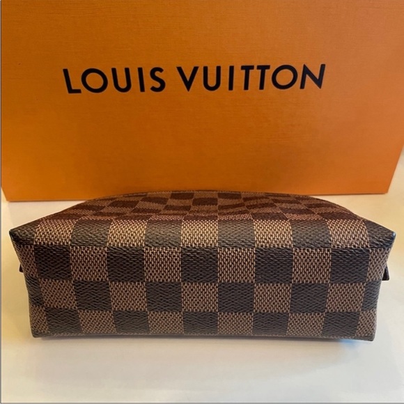 Louis Vuitton Cosmetic Pouch ❤️ - Picture 2 of 16